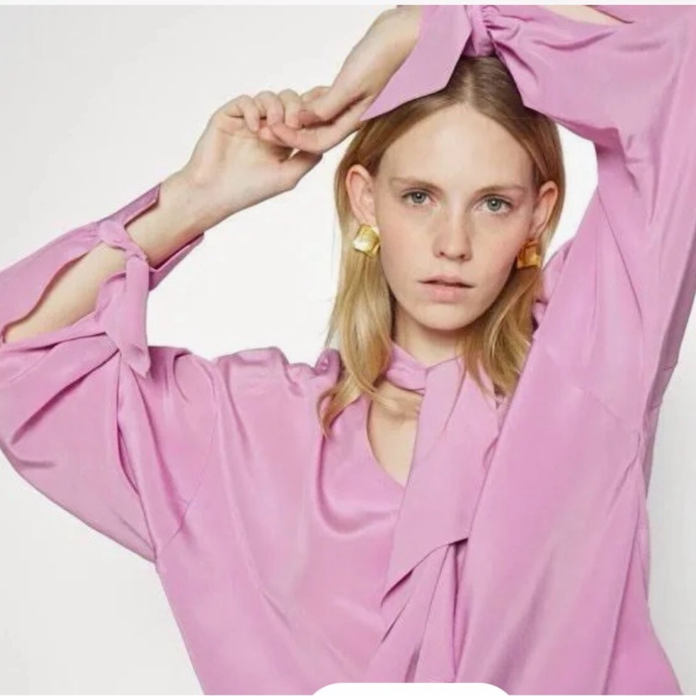 Hugo Boss pink top with bow